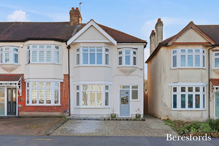 3 Bedroom End Terrace House For Sale In Carlton Road, Gidea Park, RM2