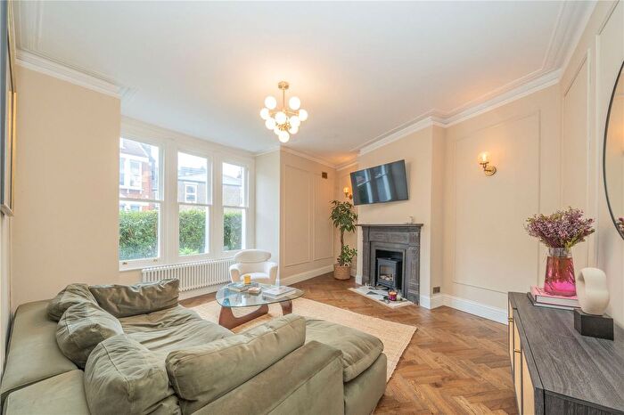 2 Bedroom Flat To Rent In Yukon Road, London, SW12