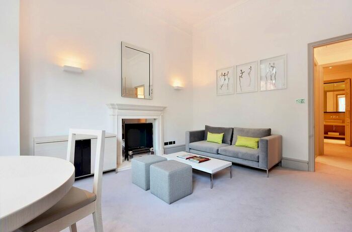 1 Bedroom Flat To Rent In Cadogan Square, Chelsea, London, SW1X