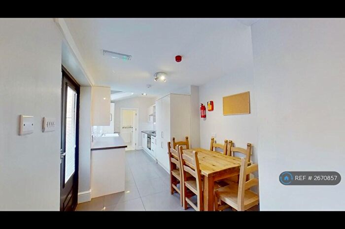 6 Bedroom End Of Terrace House To Rent In Rothesay Avenue, Nottingham, NG7