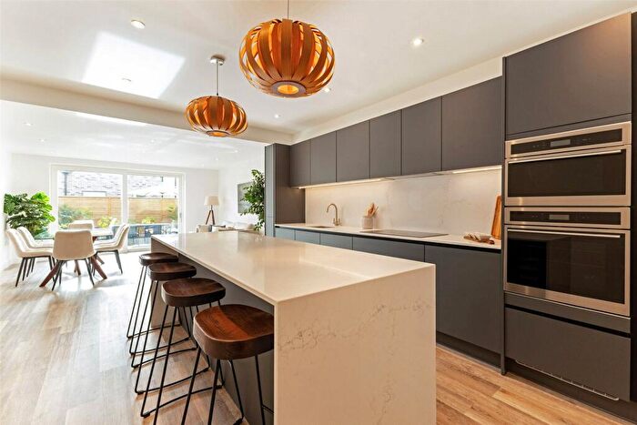 3 Bedroom Semi Detached House For Sale In Petersfield Road, Winchester, Hampshire, SO23