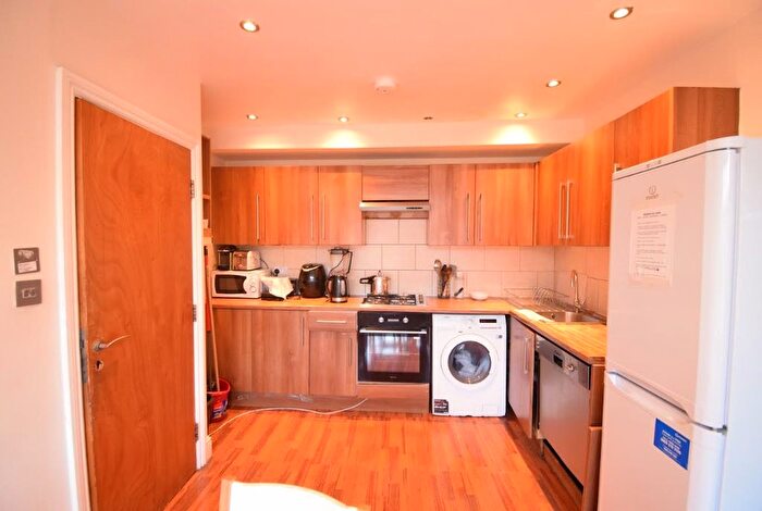 5 Bedroom Flat To Rent In Morden Road, Wimbledon, SW19