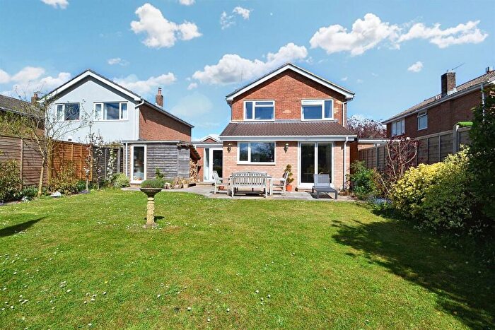 4 Bedroom Link Detached House For Sale In South Wonston, SO21