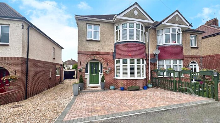 3 Bedroom Semi-Detached House For Sale In Coronation Road, Aldershot, Hampshire, GU11