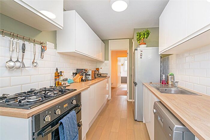 2 Bedroom Flat For Sale In Fairlight, Hampton, Middlesex, TW12