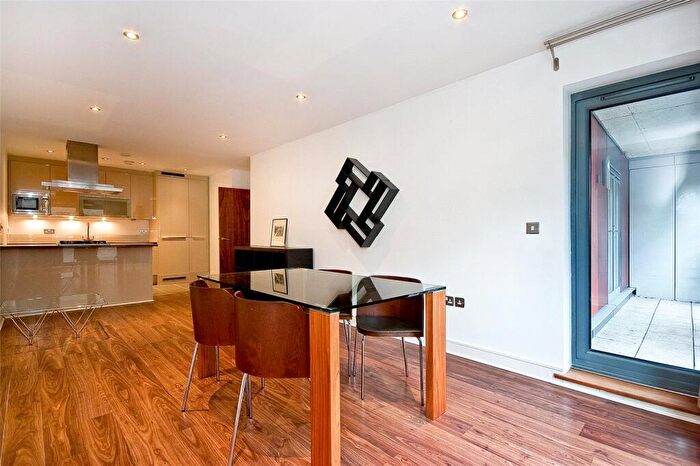 2 Bedroom Apartment To Rent In Plumbers Row, E1
