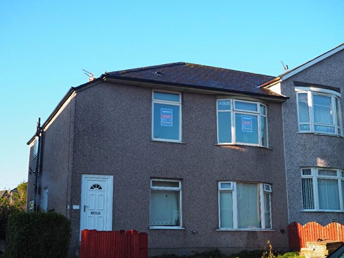 2 Bedroom Flat To Rent In Curtis Avenue, Kings Park, Glasgow, G44