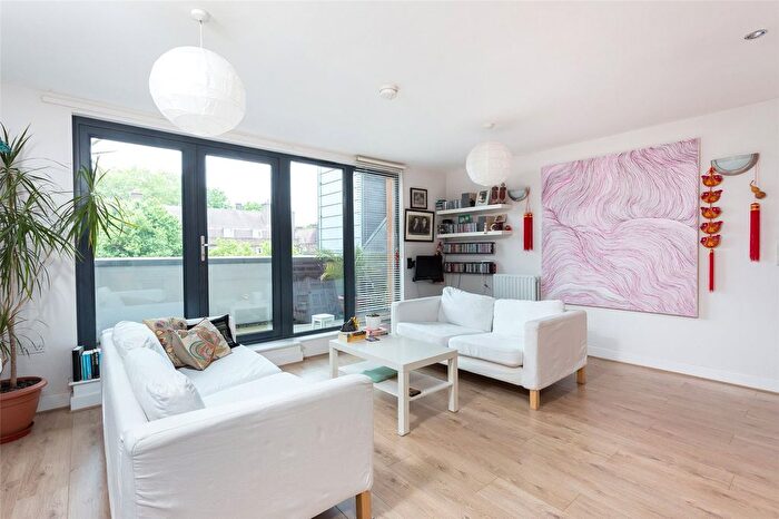 1 Bedroom Flat To Rent In Union Road, London, SW8
