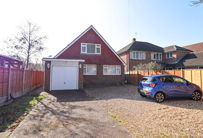4 Bedroom Detached House For Sale In Victoria Avenue, Hayling Island, PO11