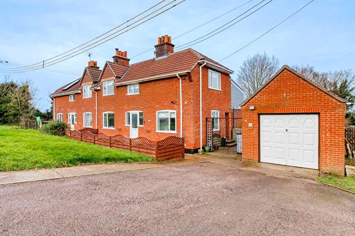 4 Bedroom Semi Detached House For Sale In Bungay Road, Shipmeadow, NR34