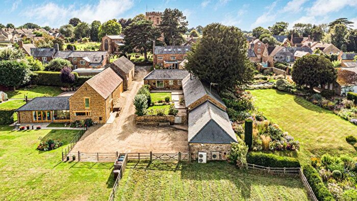 4 Bedroom Barn Conversion For Sale In The Greensward, Wardington, Banbury, OX17