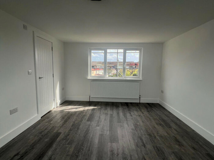 6 Bedroom Terraced House To Rent In Suitable For Supported Living, Collier Row Road, RM5