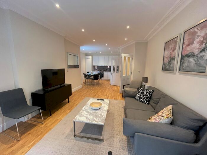 3 Bedroom Flat To Rent In Hamlet Gardens, Hammersmith, London, W6