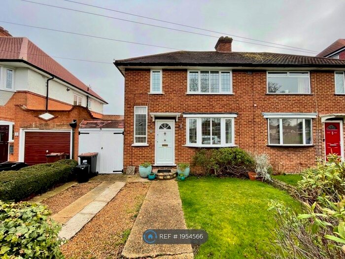 3 Bedroom Semi-Detached House To Rent In Pittsmead Avenue, Bromley, BR2