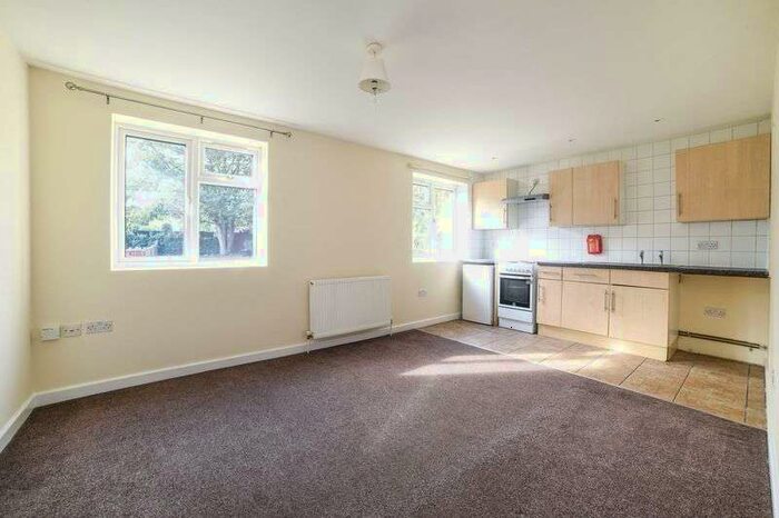 2 Bedroom Flat To Rent In Swan Road, West Drayton., UB7