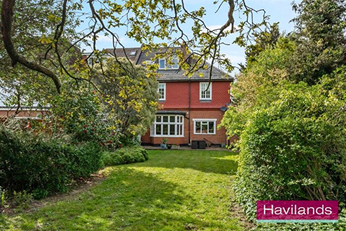 6 Bedroom Semi Detached House For Sale In Village Road, Enfield, EN1