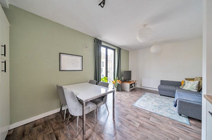 1 Bedroom Flat For Sale In Escomb Court, Godstone Road, Whyteleafe, CR3