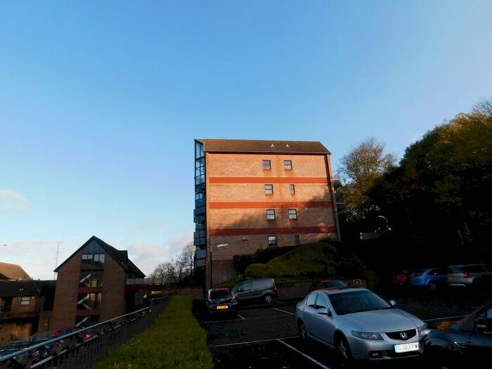 2 Bedroom Flat To Rent In The Esplanade, Rochester, ME1