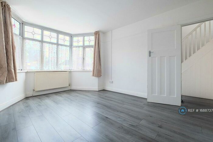 3 Bedroom Semi-Detached House To Rent In Kingstanding Road, Birmingham, B44