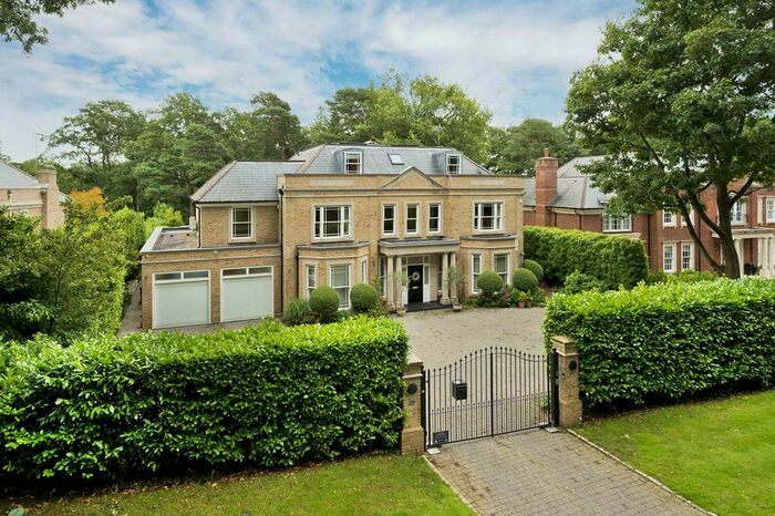 7 Bedroom Detached House To Rent In Broadwater Close, Hersham, KT12