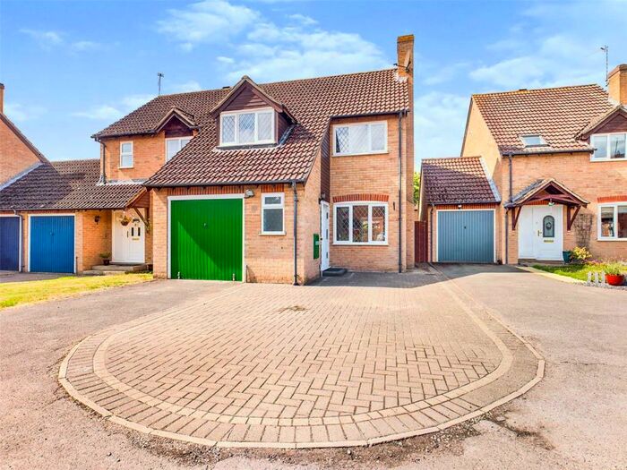 3 Bedroom Semi-Detached House To Rent In St Marys Way, Burghfield Common, Reading, Berkshire, RG7