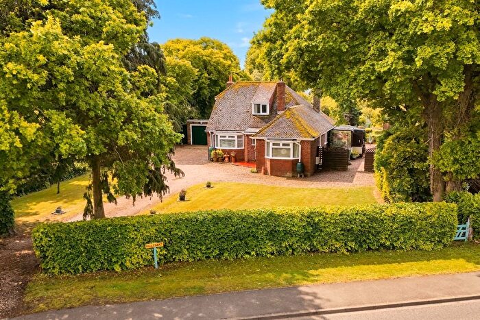 4 Bedroom Detached Bungalow For Sale In Long Lane, Stoke Holy Cross, Norwich, NR14