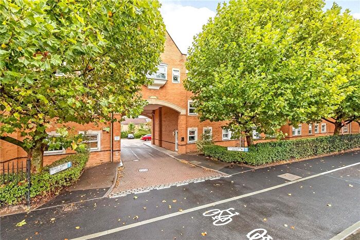 2 Bedroom Flat To Rent In Sunbury-On-Thames, Surrey, TW16