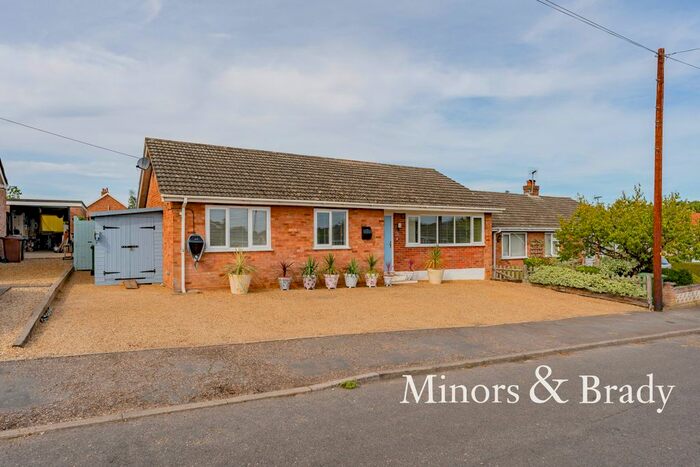 3 Bedroom Detached Bungalow For Sale In Hillside Crescent, Wicklewood, Wymondham, NR18