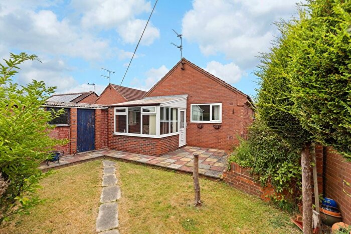 2 Bedroom Detached Bungalow For Sale In Ivy Park Road, Goole, Yorkshire, DN14