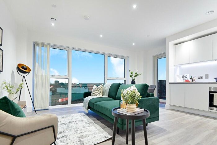 3 Bedroom Flat To Rent In Thames Road, London, E16