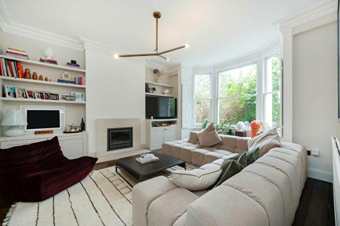 4 Bedroom House To Rent In Brecknock Road, Tufnell Park, N19