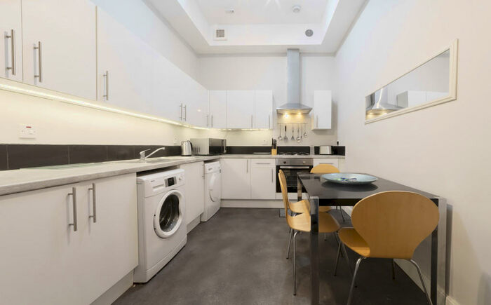 4 Bedroom Ground Flat To Rent In Granville Street, G3