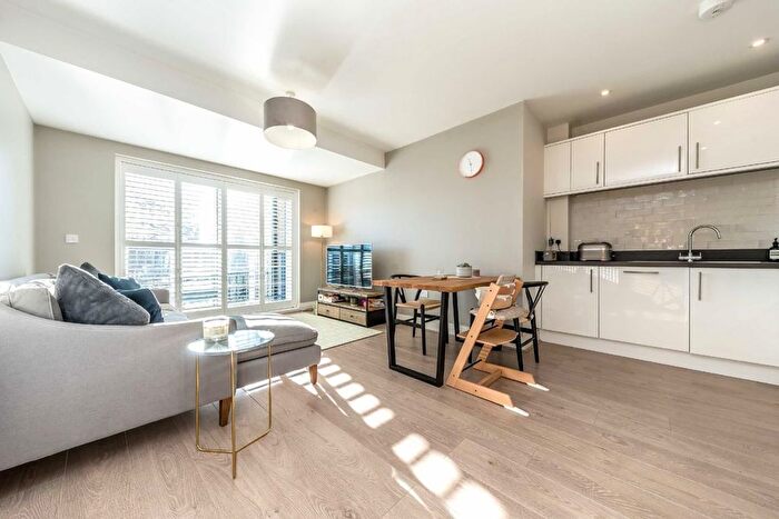 2 Bedroom Flat To Rent In Samuelson Place, Isleworth, TW7 - Photo 2