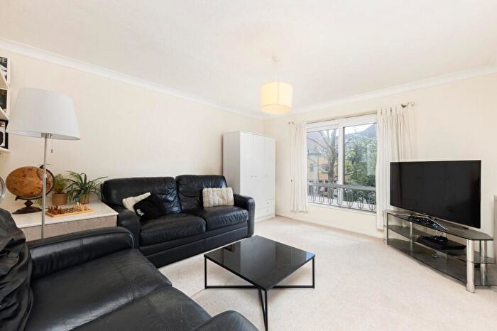 3 Bedroom Terraced House For Sale In Kennet Street, London, E1W