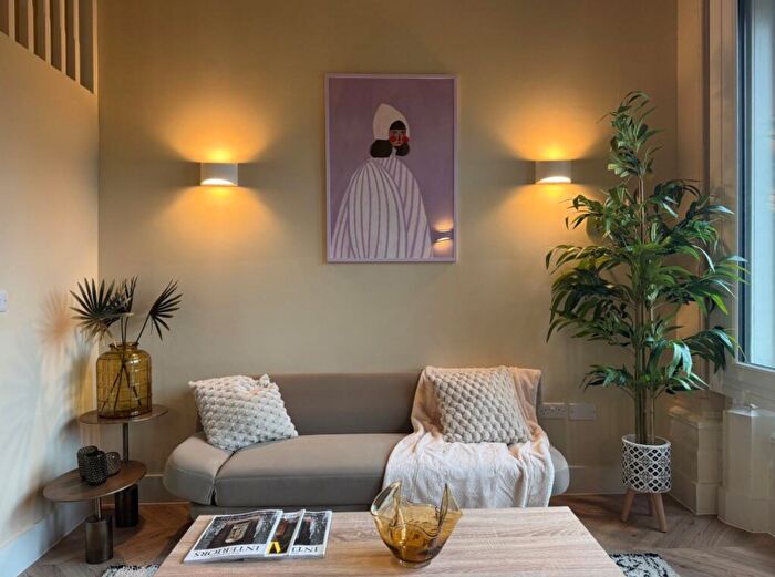 1 Bedroom Apartment To Rent In The Headrow, Leeds, West Yorkshire, LS1