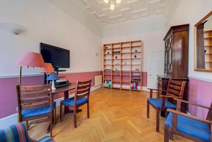 2 Bedroom Flat To Rent In Collingham Gardens, Earls Court, London, SW5