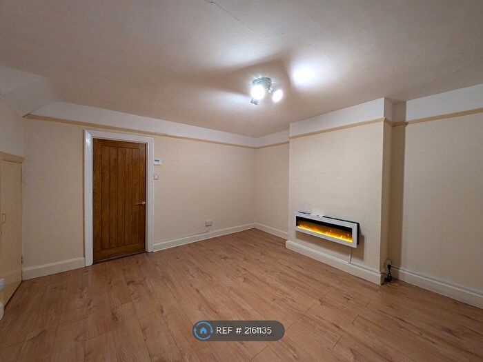 3 Bedroom Semi-Detached House To Rent In Margrett Road, Cheltenham, GL50