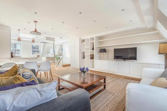 3 Bedroom Flat To Rent In Edith Grove, London, SW10