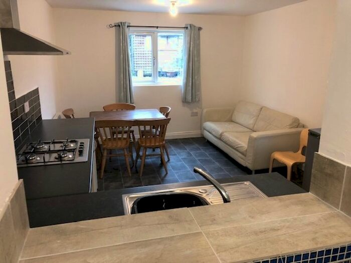 6 Bedroom Semi-Detached House To Rent In Fleetwood Road, Leicester, LE2