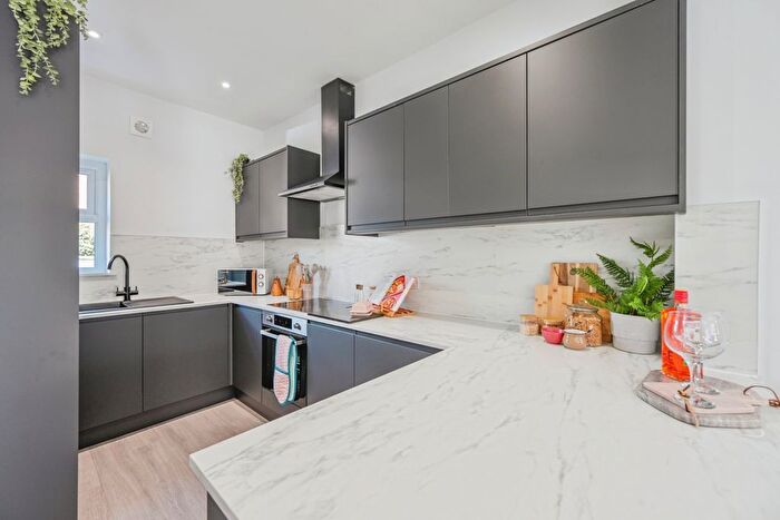 2 Bedroom Flat To Rent In Meadow Road, Beeston, NG9