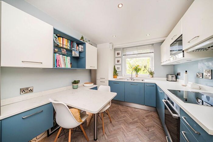 2 Bedroom Flat For Sale In Oakhill Road, Putney, SW15