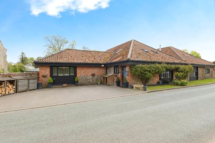 4 Bedroom Barn Conversion For Sale In The Street, Bridgham, Norwich, Norfolk, NR16