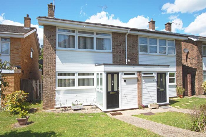 3 Bedroom Semi-Detached House For Sale In Kilbarry Walk, Billericay, CM11