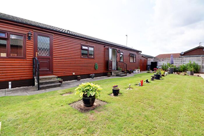 2 Bedroom Detached House For Sale In Willow Lane, Torksey, Lincoln, LN1