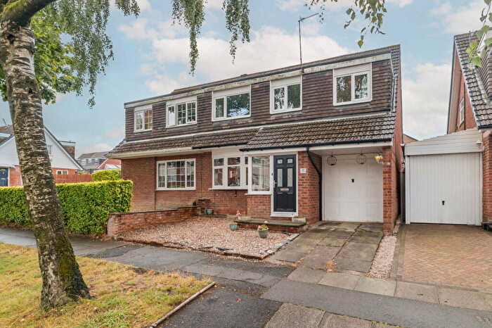 4 Bedroom Semi-Detached House For Sale In Cherwell Avenue, Heywood, OL10