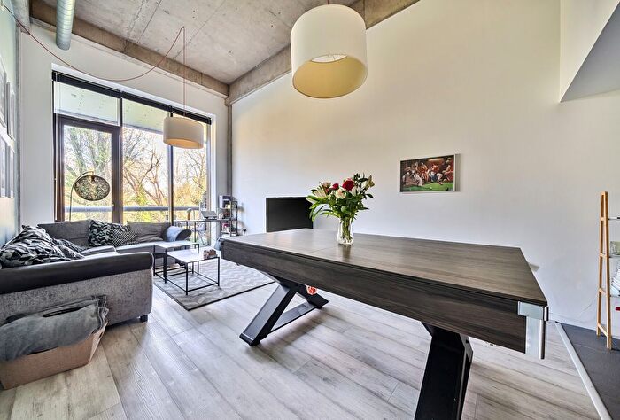 2 Bedroom Flat For Sale In Lakeshore, Lake Shore Drive, Hartcliffe, Bristol, BS13