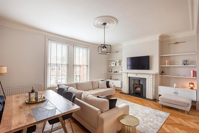 2 Bedroom Flat For Sale In Queens Terrace, Jesmond, Newcastle Upon Tyne, NE2