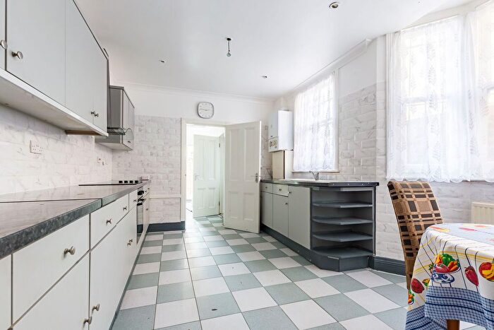 5 Bedroom Terraced House To Rent In Steele Road, Stratford, London, E11