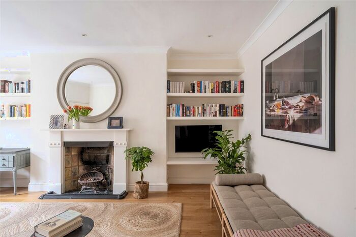 2 Bedroom Flat To Rent In Kensington Park Gardens, Kensington &amp; Chelsea, W11