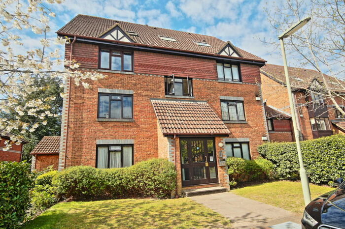 1 Bedroom Flat To Rent In Tintagel Way, Woking, GU22
